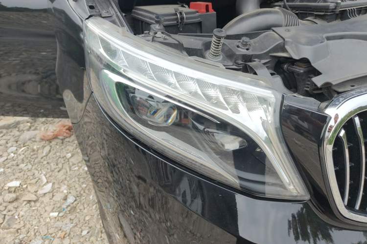 Used Mercedes-Benz V-Class 2018 V 260 Avantgarde Edition China V Right Front Headlight