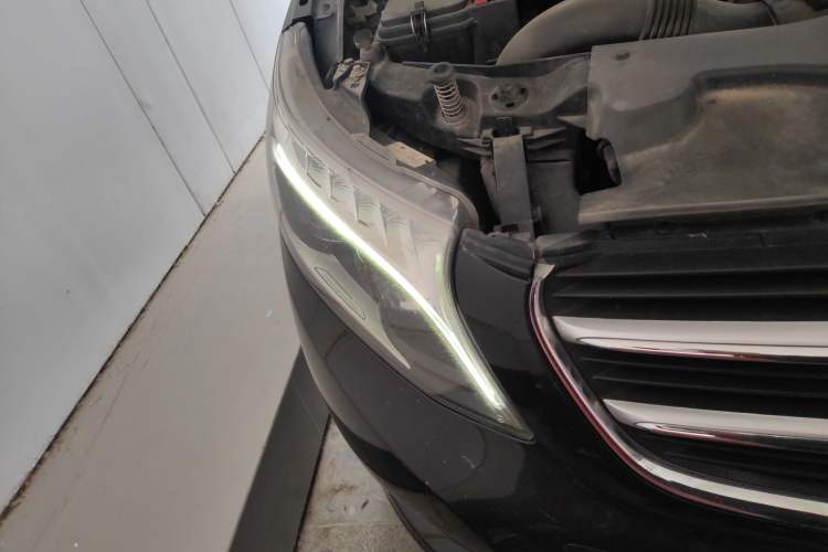Used Mercedes-Benz V-Class  Right Front Headlight