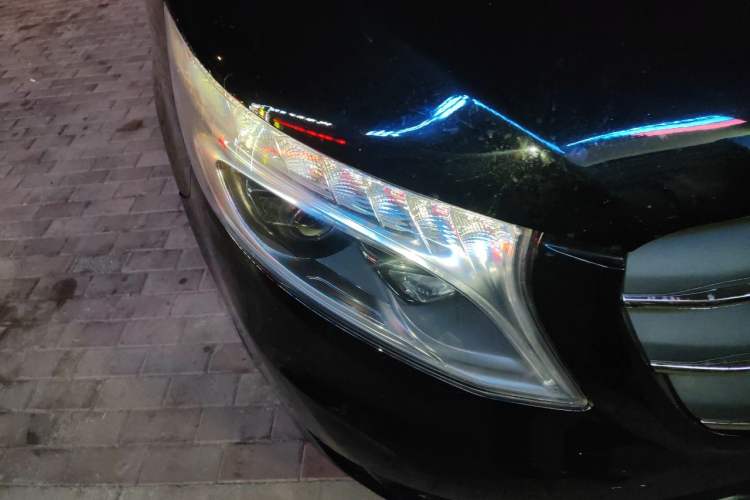 Used Mercedes-Benz V-Class  Right Front Headlight