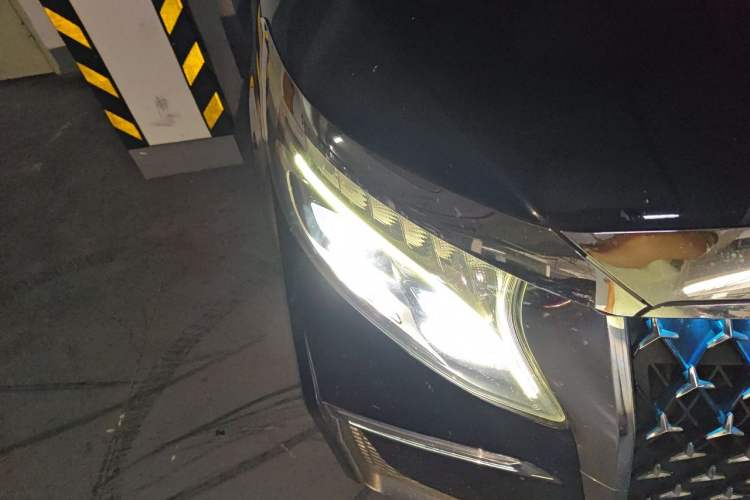 Used Mercedes-Benz V-Class 2018 V 260 Avantgarde Edition China VI Right Front Headlight
