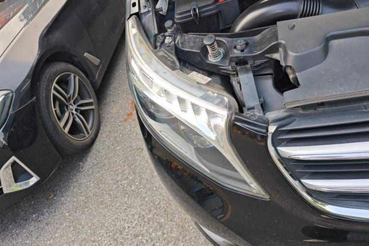 Used Mercedes-Benz V-Class 2018 V 260 Prestige Edition China VI Right Front Headlight
