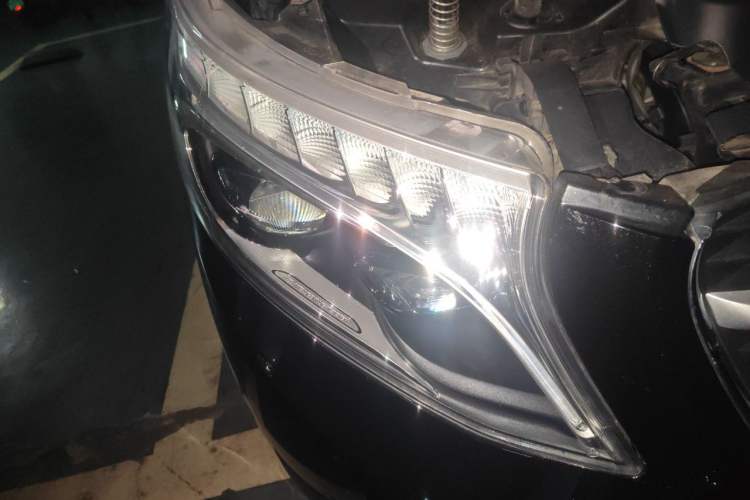 Used Mercedes-Benz V-Class 2018 V 260 Prestige Edition China VI Right Front Headlight