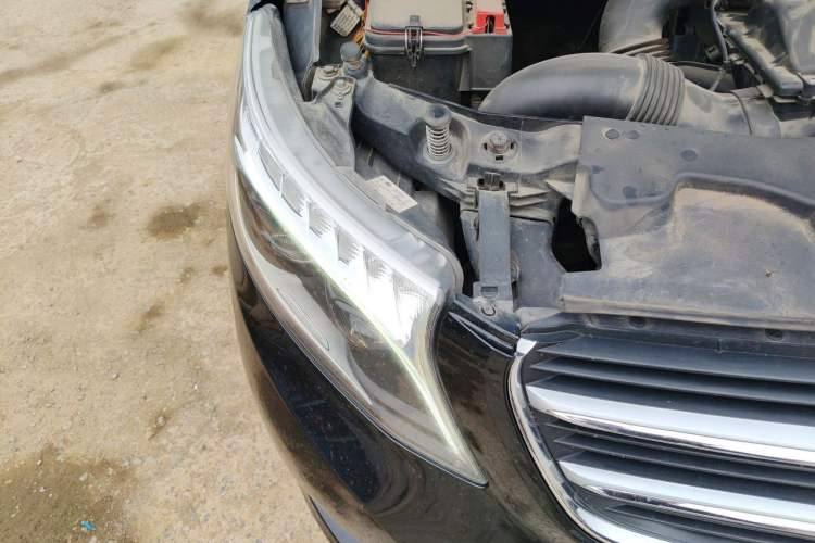 Used Mercedes-Benz V-Class 2018 V 260 Prestige Edition China VI Right Front Headlight