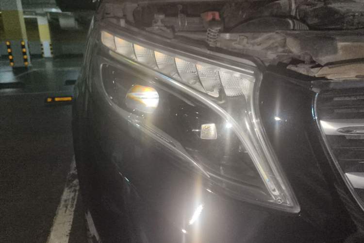 Used Mercedes-Benz V-Class 2018 V 260 Avantgarde Edition China V Right Front Headlight