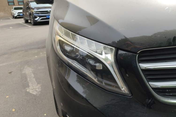 Used Mercedes-Benz V-Class 2018 V 260 L Prestige Extended Version China VI Right Front Headlight