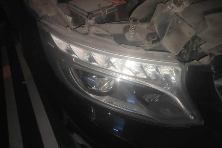 Used Mercedes-Benz V-Class 2018 V 260 Prestige Edition China V Right Front Headlight