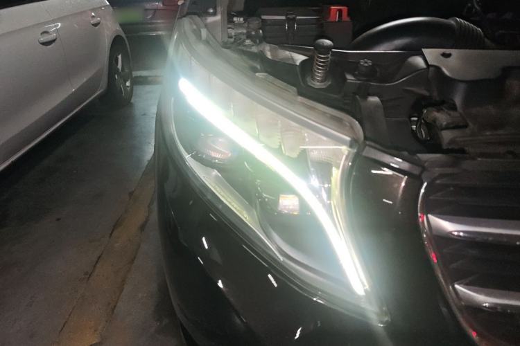 Used Mercedes-Benz V-Class 2018 V 260 Avantgarde Edition China VI Right Front Headlight