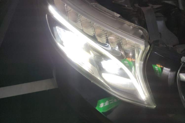 Used Mercedes-Benz V-Class 2018 V 260 L Prestige Extended Version China VI Right Front Headlight