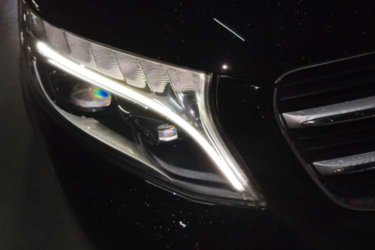 Used Mercedes-Benz V-Class 2018 V 260 Prestige Edition China V Right Front Headlight