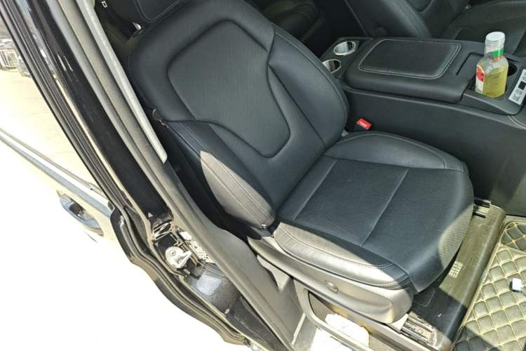 Used Mercedes-Benz V-Class 2018 V 260 Avantgarde Edition China VI Right Front Seat