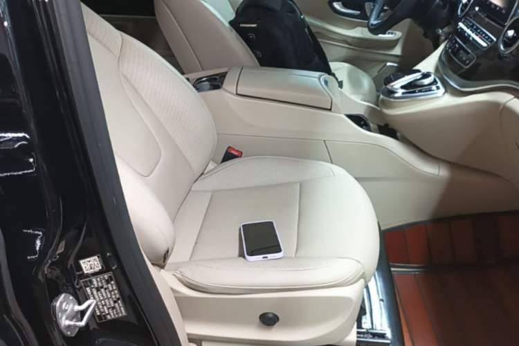 Used Mercedes-Benz V-Class 2018 V 260 L Prestige Extended Version China VI Right Front Seat