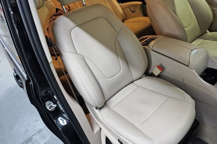 Used Mercedes-Benz V-Class 2018 V 260 Prestige Edition China VI Right Front Seat