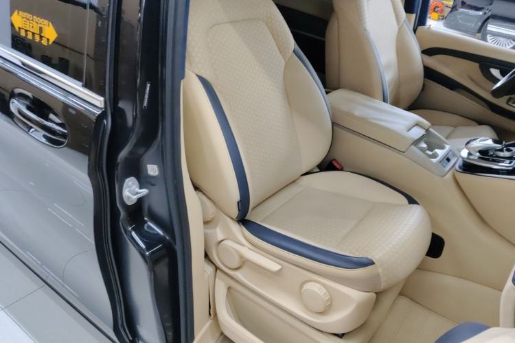 Used Mercedes-Benz V-Class 2018 V250 2.0T Extended Version 5.37 meters Middle East Edition Right Front Seat