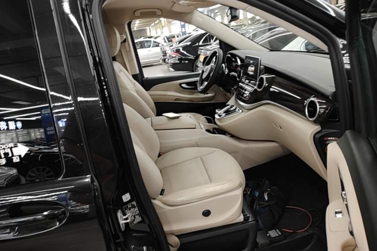 Used Mercedes-Benz V-Class 2018 V 260 Avantgarde Edition China V Right Front Seat