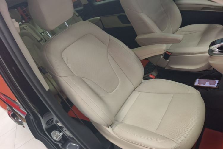 Used Mercedes-Benz V-Class 2018 V 260 Avantgarde Edition China V Right Front Seat