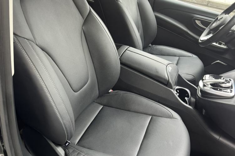 Used Mercedes-Benz V-Class 2018 V 260 Prestige Edition China VI Right Front Seat