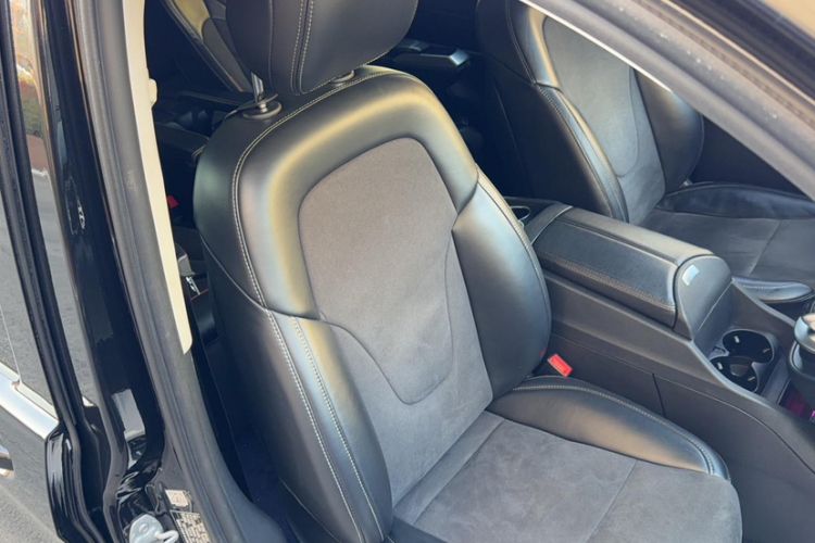 Used Mercedes-Benz V-Class 2018 V 260 Avantgarde Edition China VI Right Front Seat