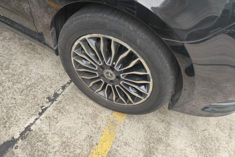Used Mercedes-Benz V-Class 2018 V 260 L Prestige Extended Version China VI Right Front Wheel Hub