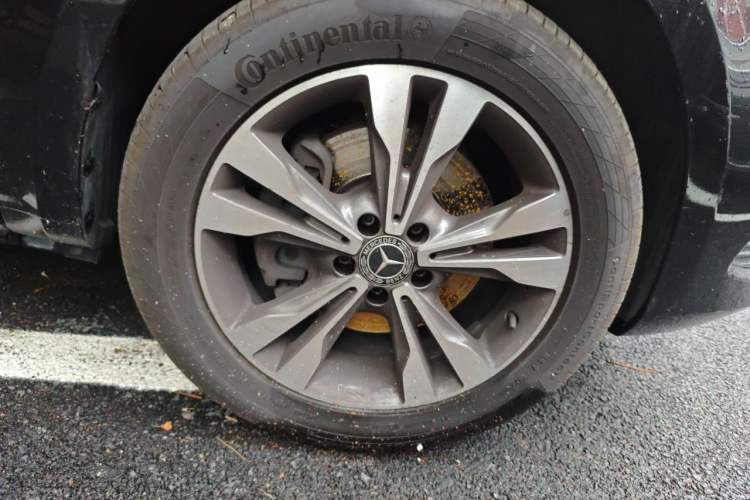 Used Mercedes-Benz V-Class 2018 V 260 Avantgarde Edition China VI Right Front Wheel Hub