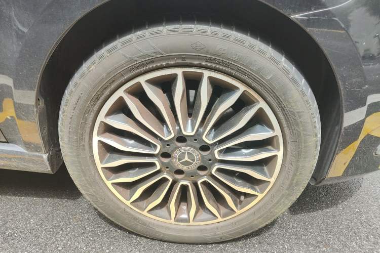 Used Mercedes-Benz V-Class 2018 V 260 L Prestige Extended Version China VI Right Front Wheel Hub