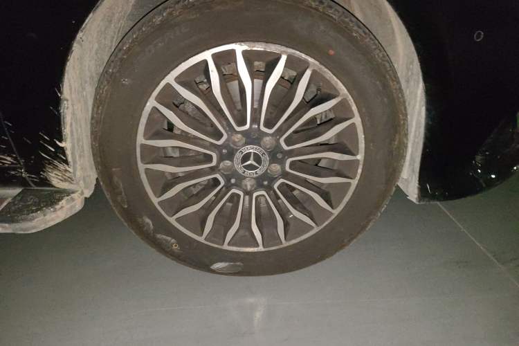 Used Mercedes-Benz V-Class  Right Front Wheel Hub