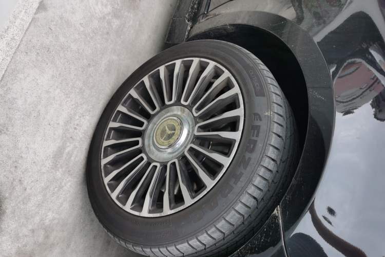 Used Mercedes-Benz V-Class  Right Front Wheel Hub