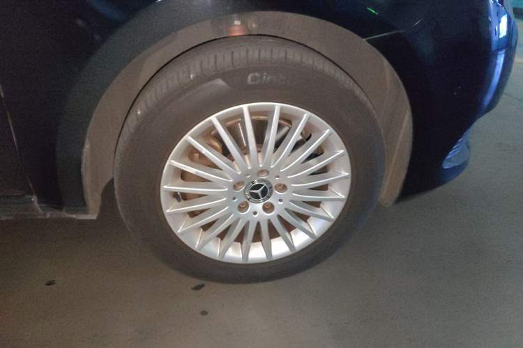 Used Mercedes-Benz V-Class 2018 V250 2.0T Middle East Version Right Front Wheel Hub