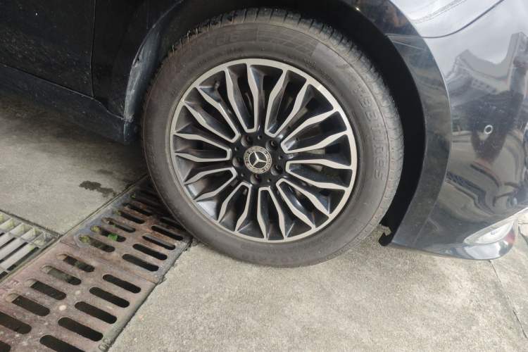 Used Mercedes-Benz V-Class 2018 V 260 L Prestige Extended Version China VI Right Front Wheel Hub