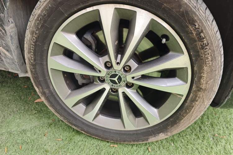 Used Mercedes-Benz V-Class 2018 V 260 Avantgarde Edition China VI Right Front Wheel Hub