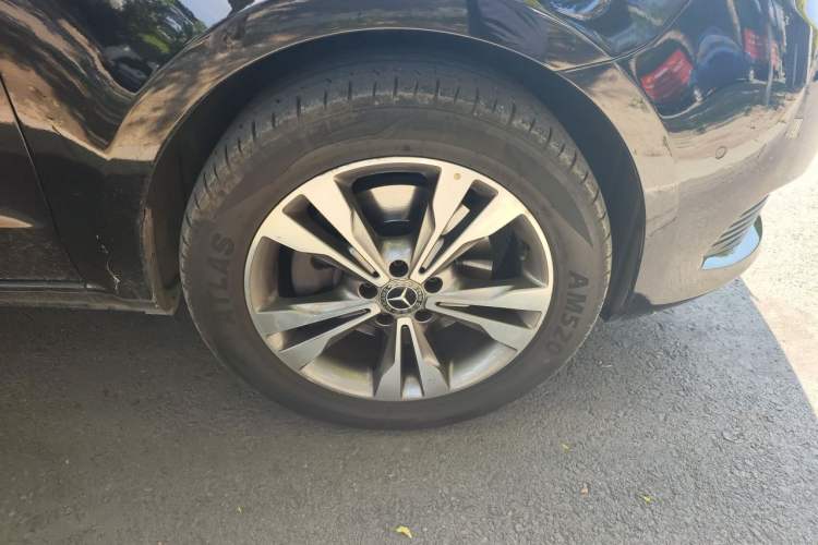 Used Mercedes-Benz V-Class 2018 V 260 Avantgarde Edition China VI Right Front Wheel Hub