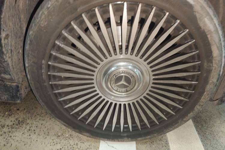 Used Mercedes-Benz V-Class  Right Front Wheel Hub