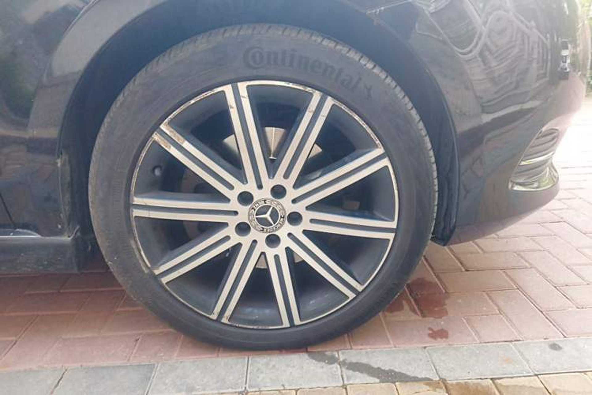 Used Mercedes-Benz V-Class  Right Front Wheel Hub