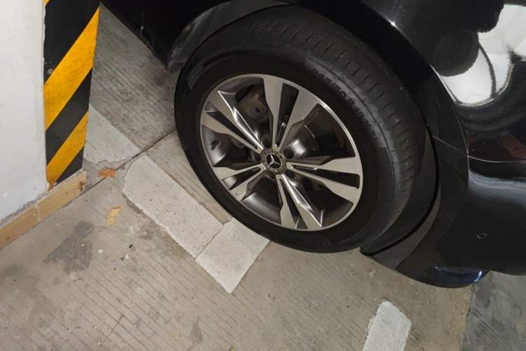 Used Mercedes-Benz V-Class 2018 V 260 Avantgarde Edition China VI Right Front Wheel Hub