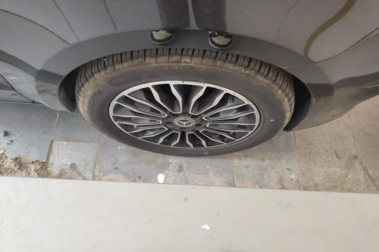 Used Mercedes-Benz V-Class  Right Front Wheel Hub