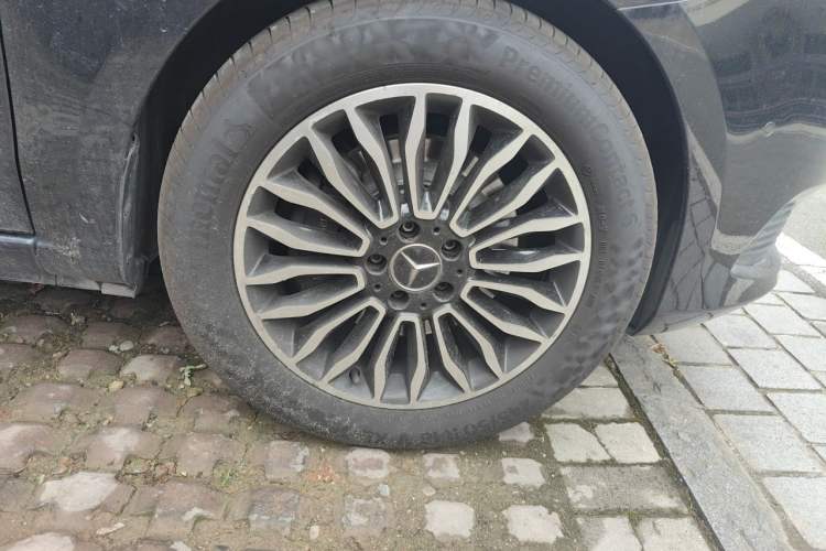 Used Mercedes-Benz V-Class  Right Front Wheel Hub