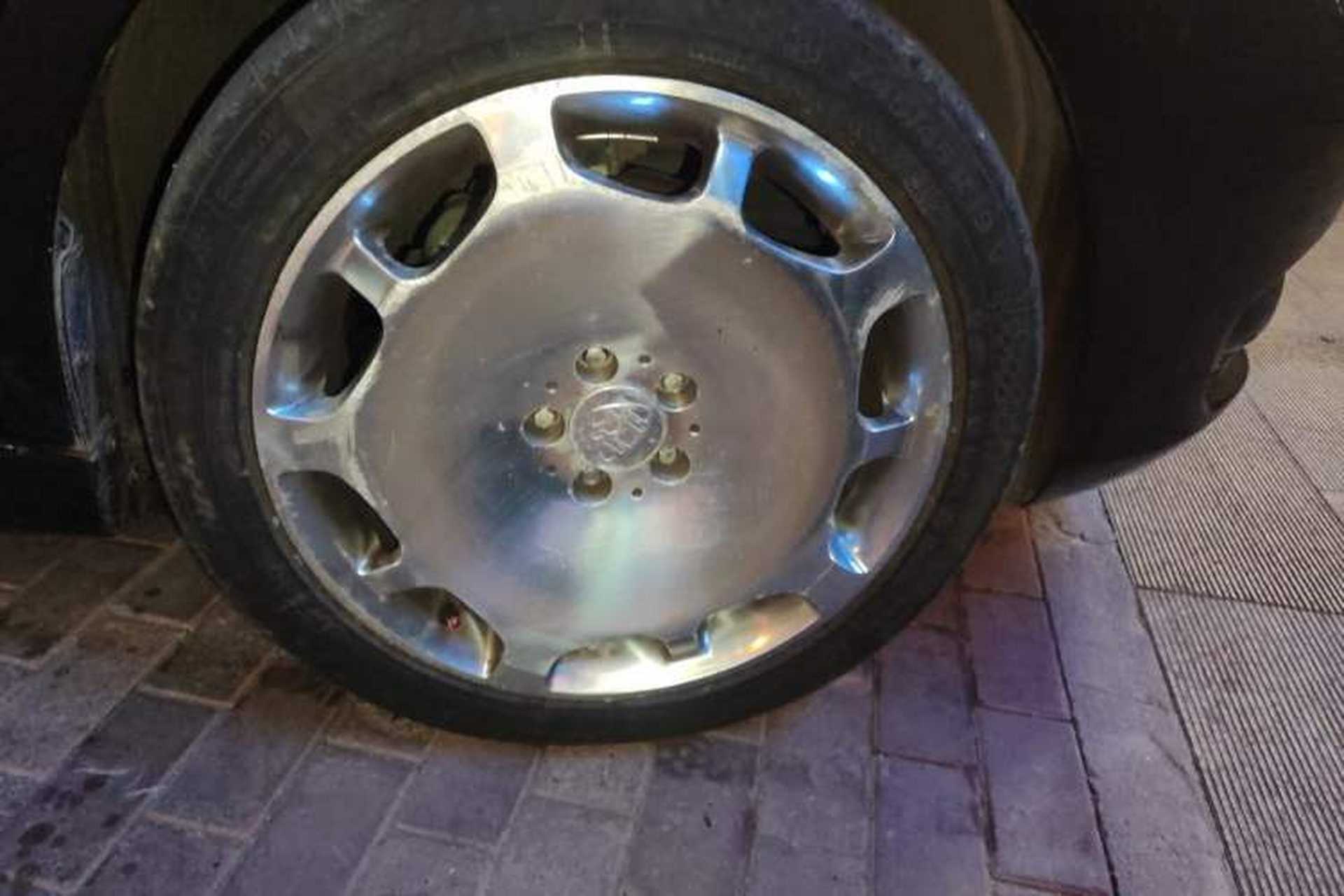 Used Mercedes-Benz V-Class  Right Front Wheel Hub