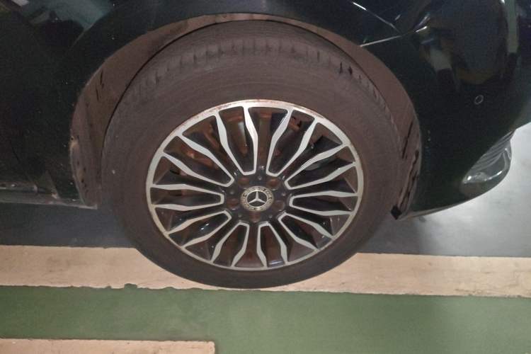 Used Mercedes-Benz V-Class 2018 V 260 L Prestige Extended Version China VI Right Front Wheel Hub