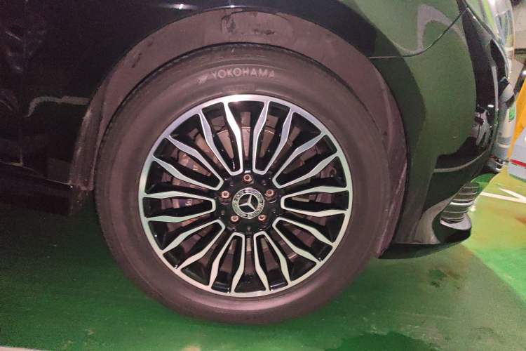 Used Mercedes-Benz V-Class 2018 V 260 L Prestige Extended Version China VI Right Front Wheel Hub