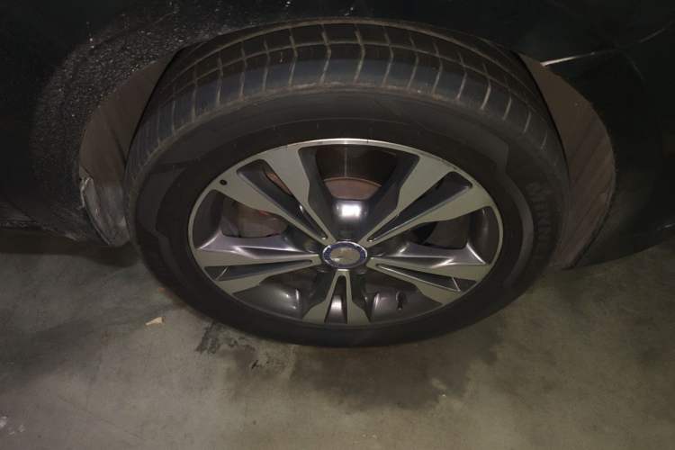 Used Mercedes-Benz V-Class 2018 V 260 Avantgarde Edition China VI Right Front Wheel Hub