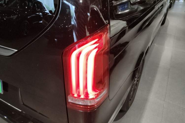 Used Mercedes-Benz V-Class 2018 V 260 L Prestige Extended Version China VI Right Rear Taillight