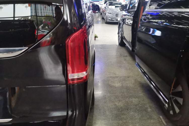 Used Mercedes-Benz V-Class 2018 V 260 Avantgarde Edition China V Right Rear Taillight