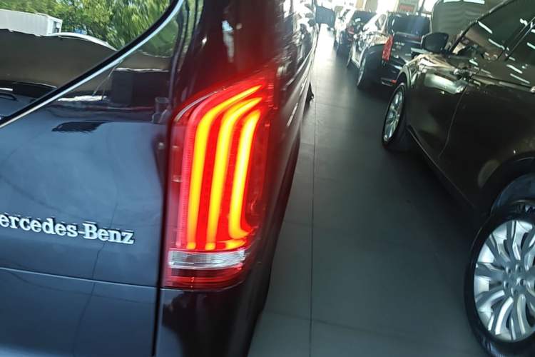 Used Mercedes-Benz V-Class 2018 V 260 L Prestige Extended Version China VI Right Rear Taillight