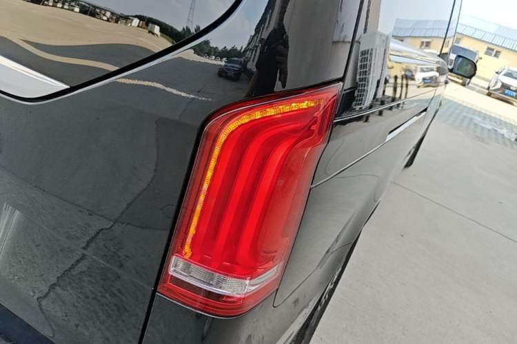 Used Mercedes-Benz V-Class 2018 V 260 L Prestige Extended Version China VI Right Rear Taillight