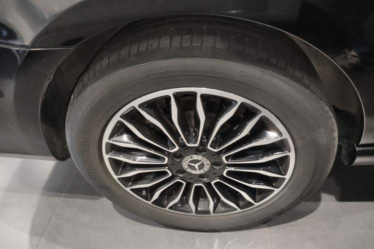 Used Mercedes-Benz V-Class 2018 V 260 L Prestige Extended Version China VI Right Rear Wheel Hub