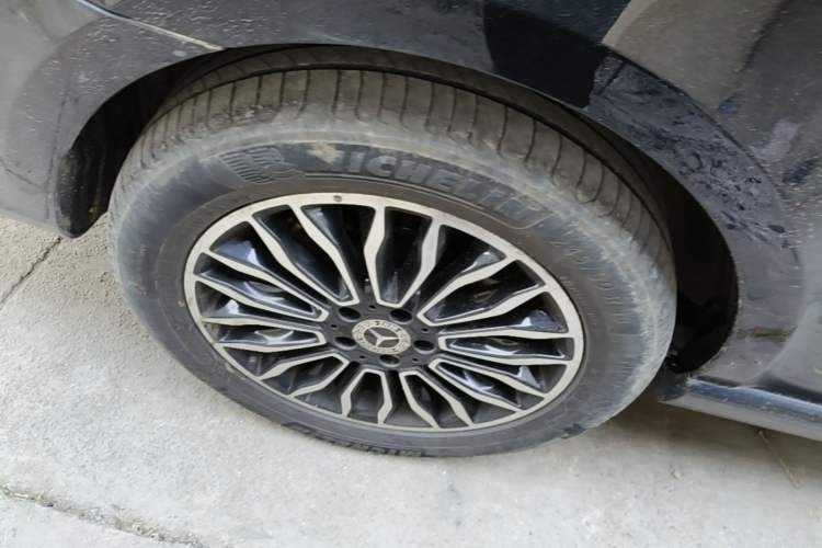 Used Mercedes-Benz V-Class 2018 V 260 L Prestige Extended Version China VI Right Rear Wheel Hub