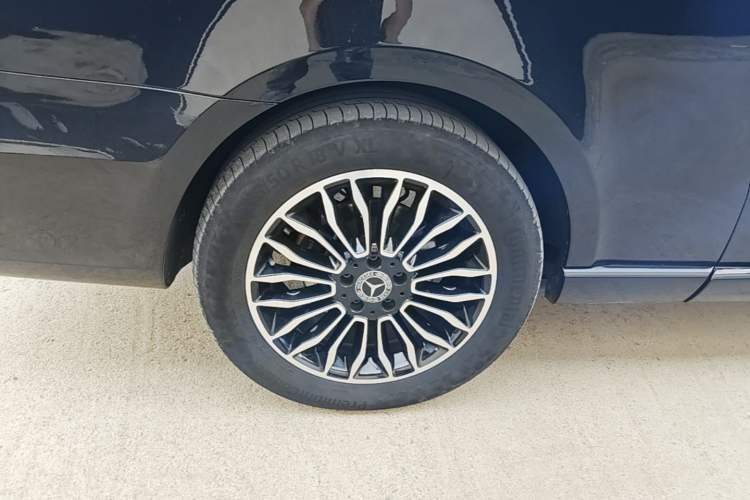 Used Mercedes-Benz V-Class 2018 V 260 L Prestige Extended Version China VI Right Rear Wheel Hub