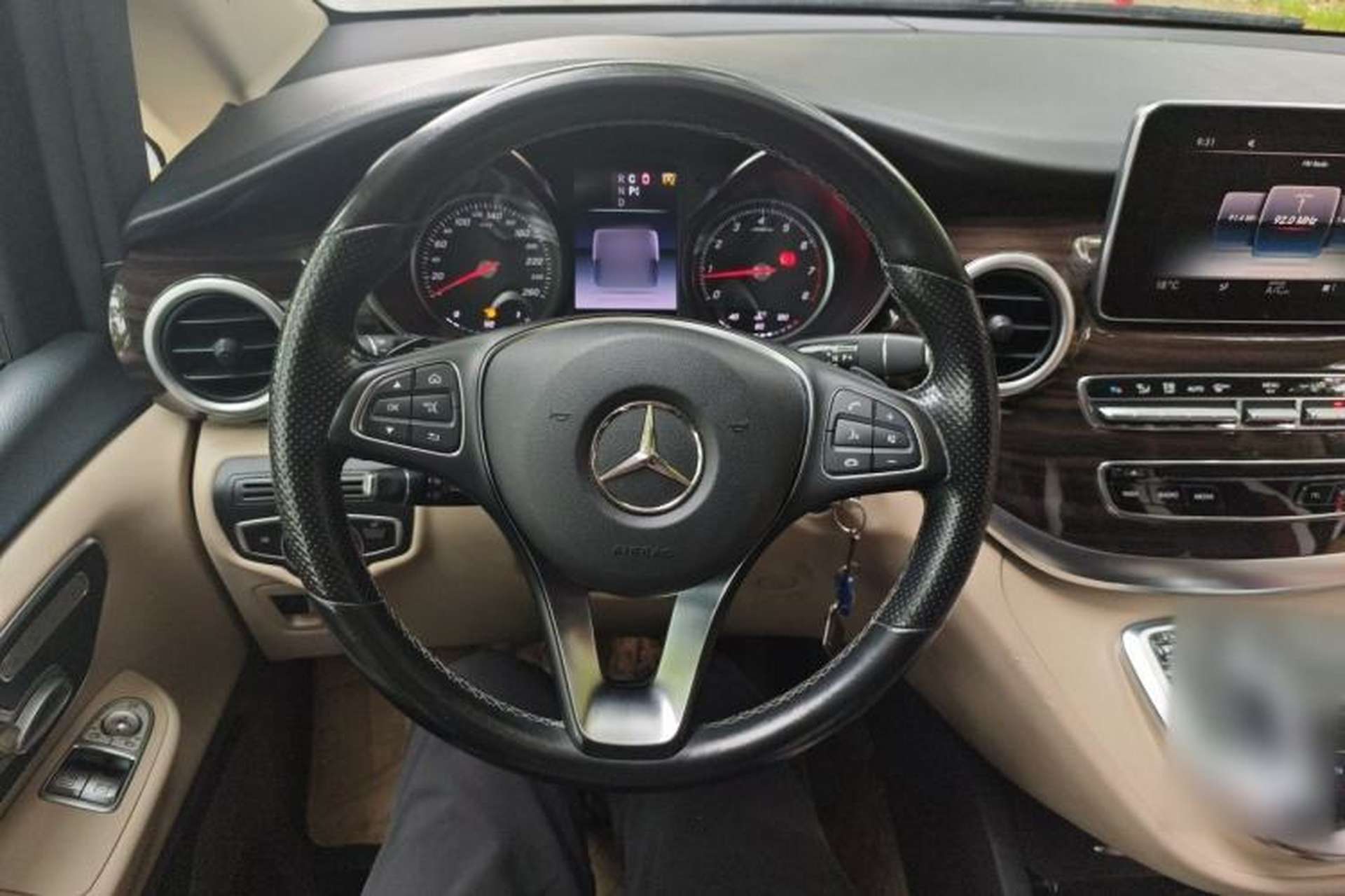 Used Mercedes-Benz V-Class 2018 V 260 Avantgarde Edition China VI Steering Wheel