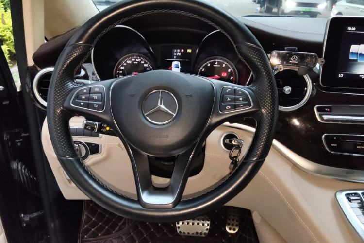 Used Mercedes-Benz V-Class 2018 V 260 Prestige Edition China VI Steering Wheel