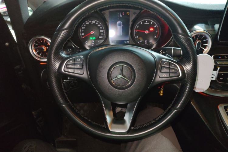 Used Mercedes-Benz V-Class 2018 V 260 Avantgarde Edition China VI Steering Wheel