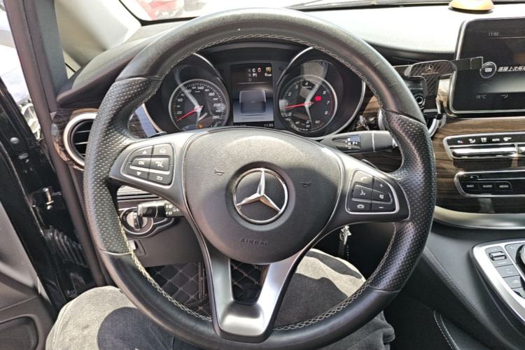 Used Mercedes-Benz V-Class 2018 V 260 Avantgarde Edition China VI Steering Wheel